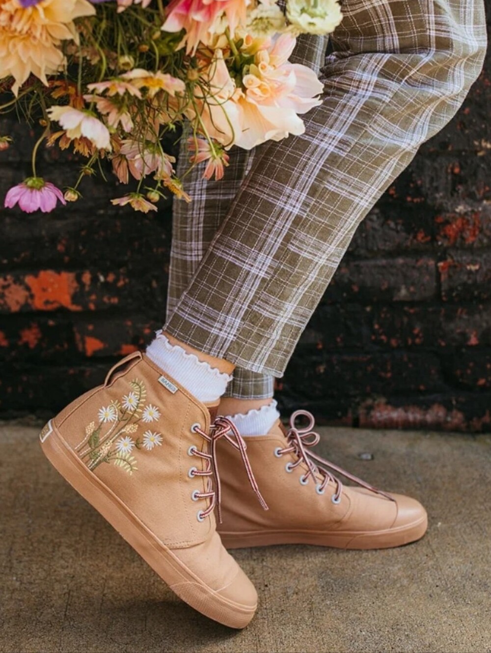 Bangs Boone Floral Embroidered Canvas High Top Sneakers Size 10